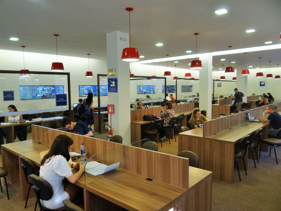 Bibliotecas da UCPel atendem em horário diferenciado em janeiro