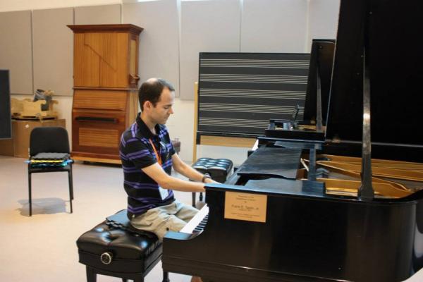 Professor de Produção Fonográfica participa de curso de piano nos EUA