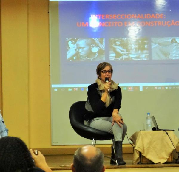 Professora da UCPel avalia projetos nacionais de enfrentamento à violência contra mulheres
