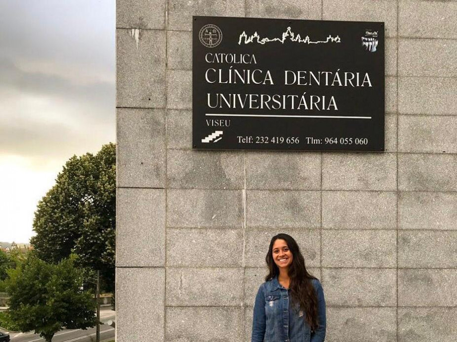 Acadêmica da Odontologia retorna de intercâmbio em Portugal