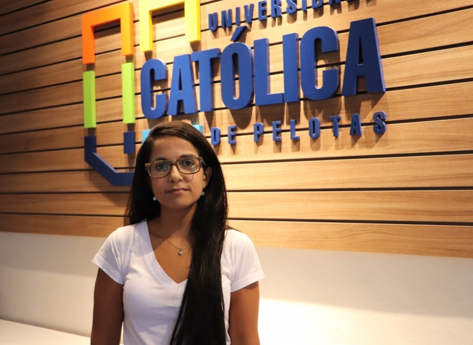 Camila Ferrúa é a nova docente dos cursos de Medicina e Farmácia
