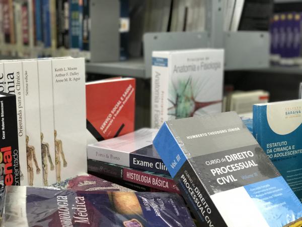 Biblioteca da UCPel recebe novos títulos
